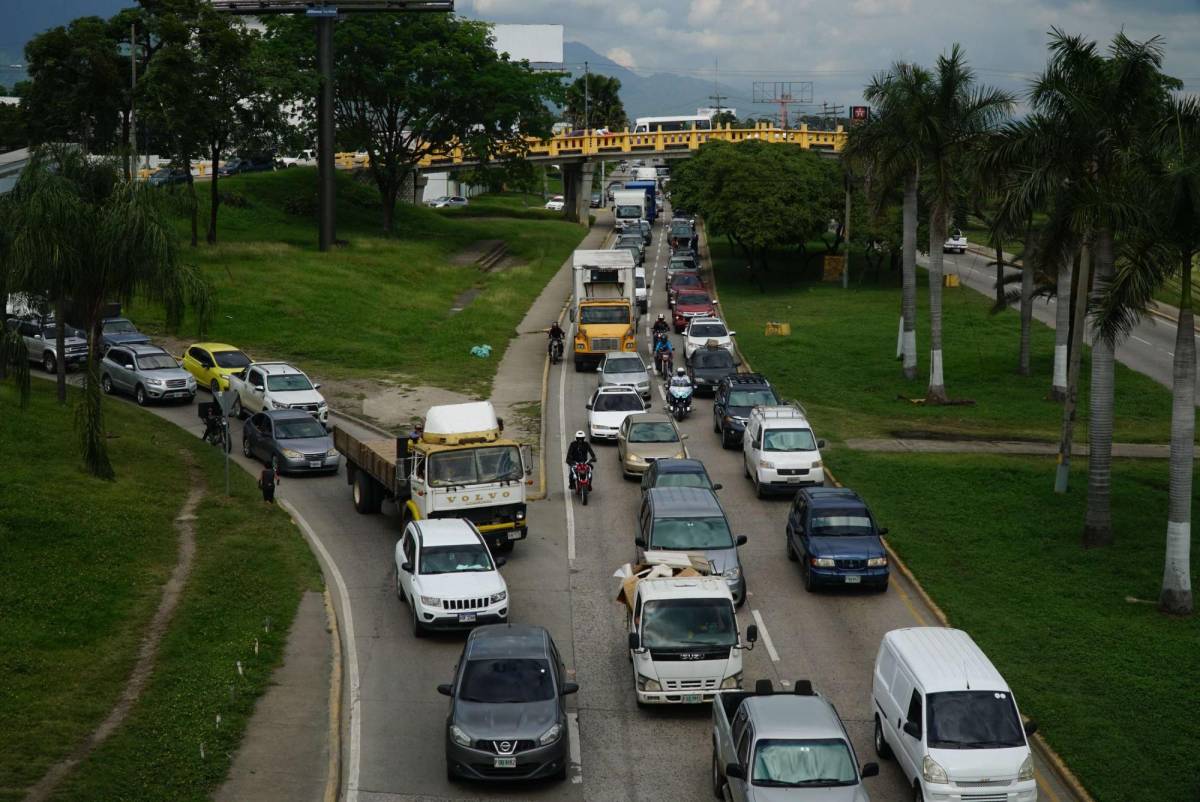 Más de 500,000 carros hay en las calles de SPS en horas pico