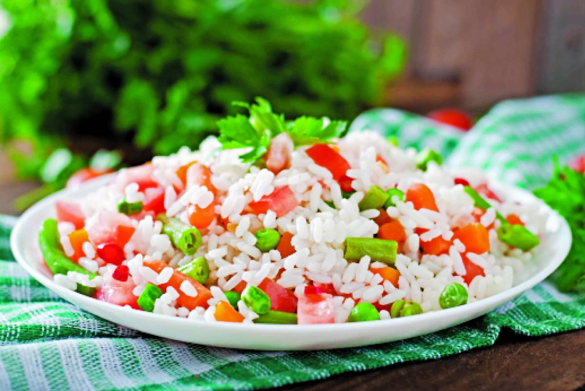 Arroz con frijolitos verdes y vegetales