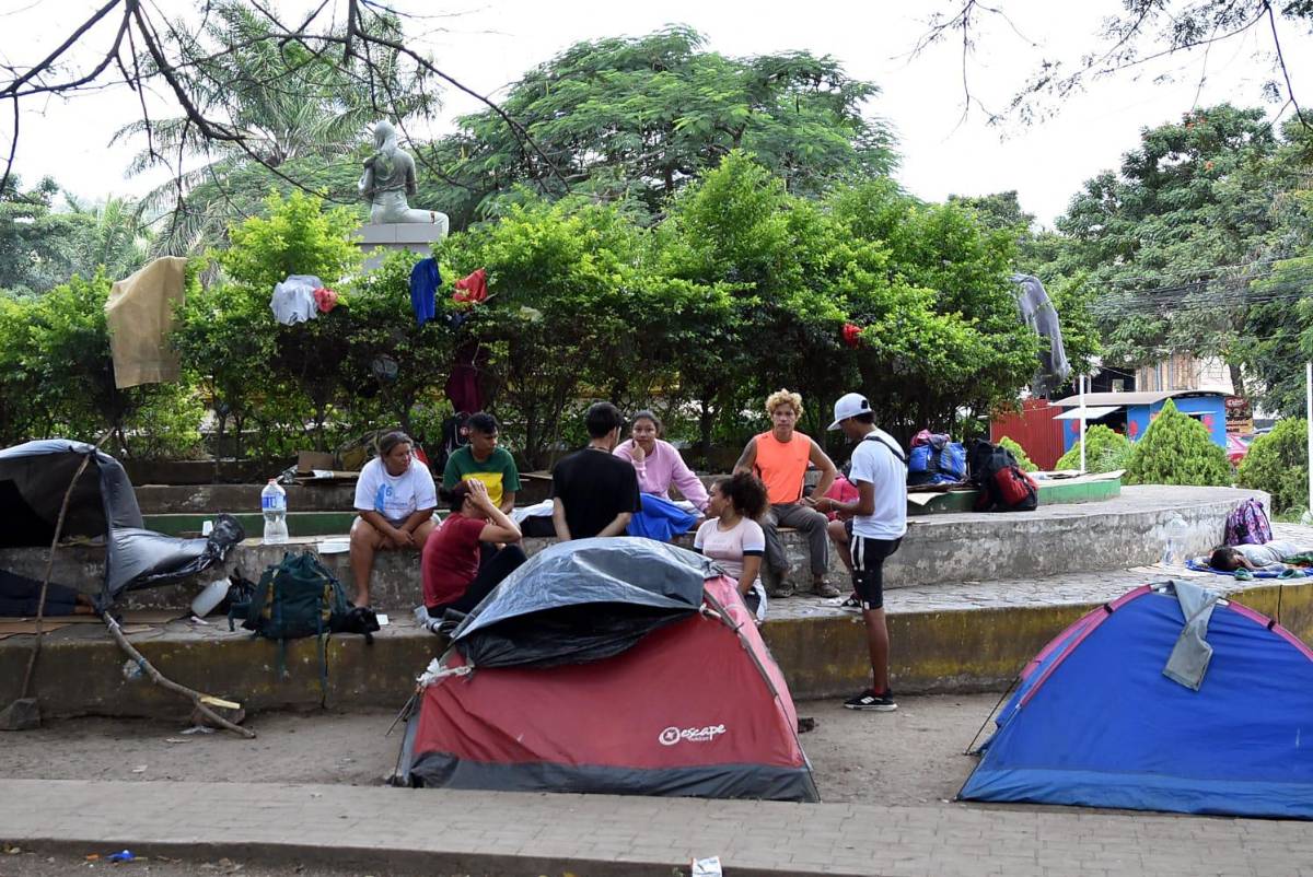 ¿Dónde duermen? La cruda realidad de migrantes que atraviesan Honduras