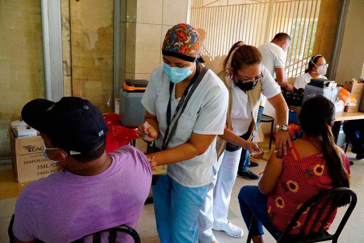 A más de 67,000 aplicarán la vacuna de refuerzo anticovid