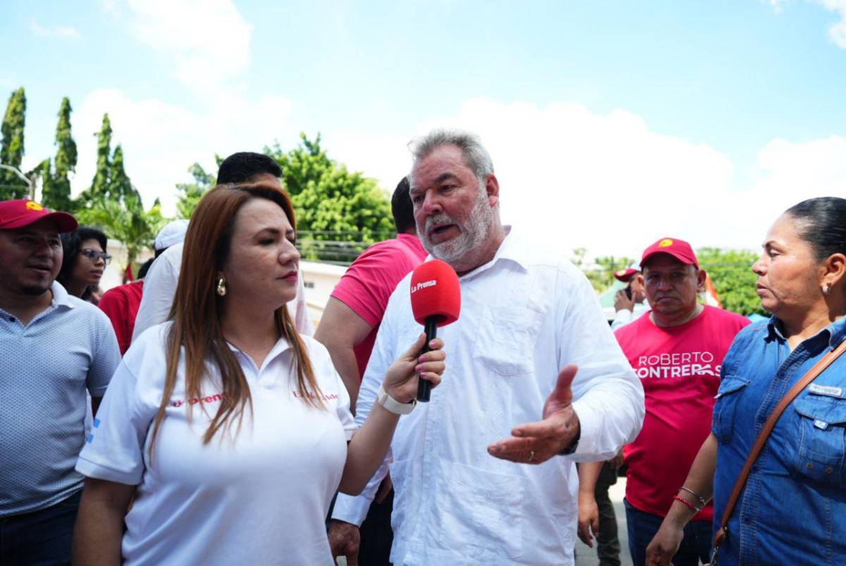 Sampedranos reciben con alegría a Roberto Contreras en los centros de votación