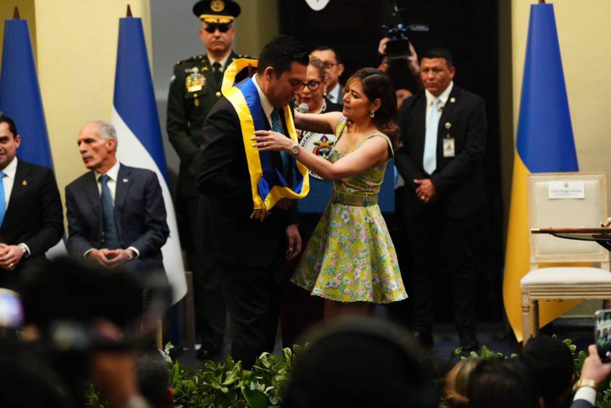 Un beso y dedicatoria: ¿quién es la esposa de Juan Diego Zelaya?