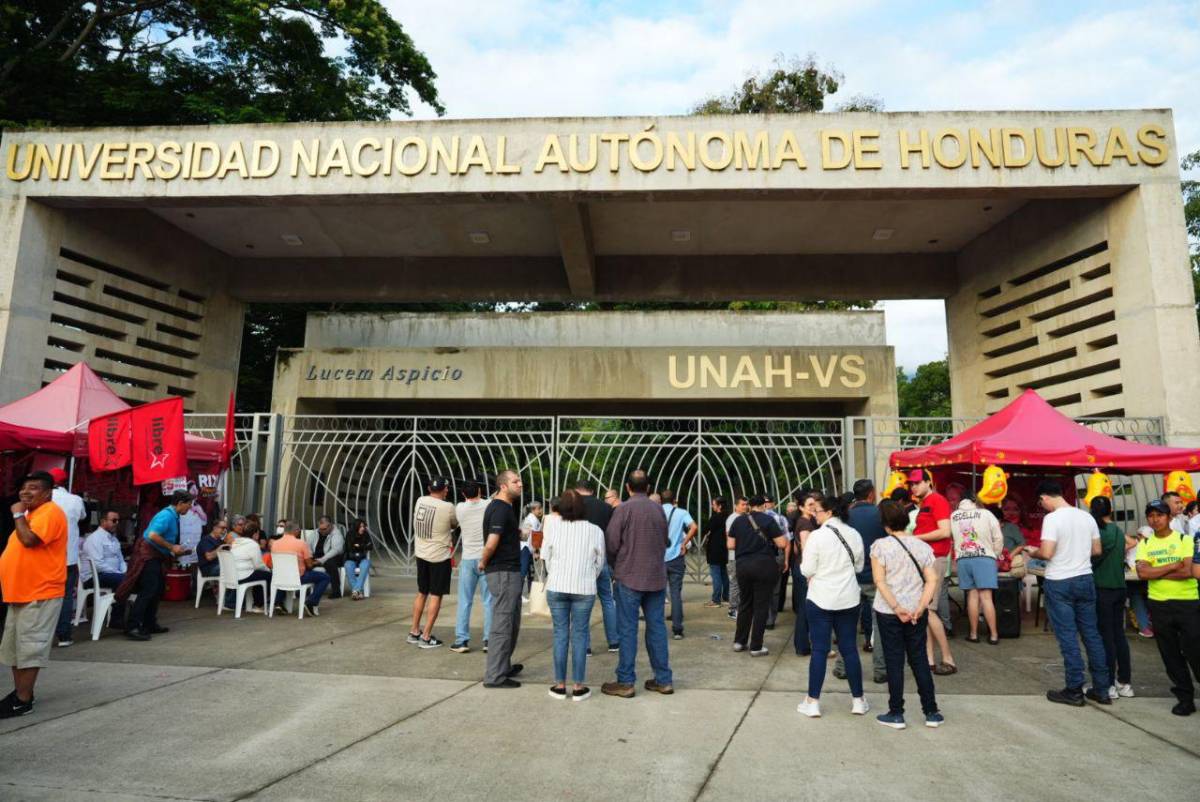 Sampedranos hacen filas desde temprano en los centros de votación de San Pedro Sula