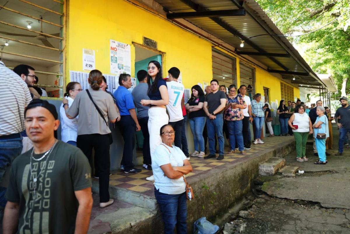 Los jóvenes comienzan a votar y marcan presencia en las urnas