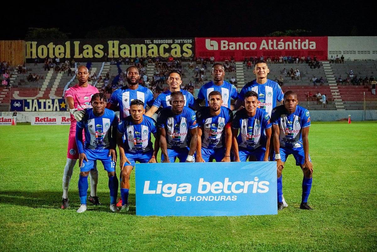 El 11 titular del Victoria que enfrentó al Olancho FC en la ciudad de La Ceiba.