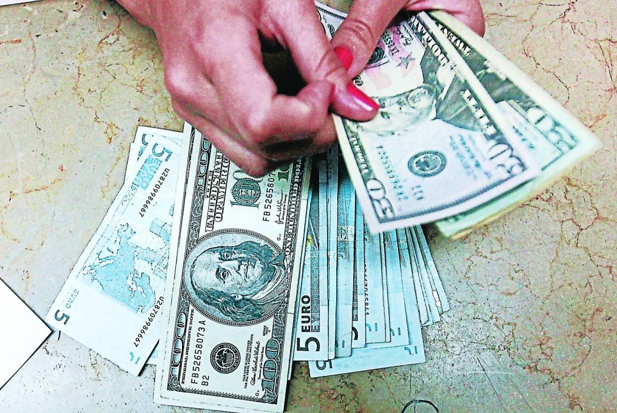 Honduras recibe $23 millones al día por envío de remesas