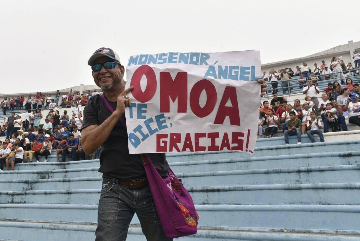 Miles de feligreses despiden a Monseñor Ángel Garachana