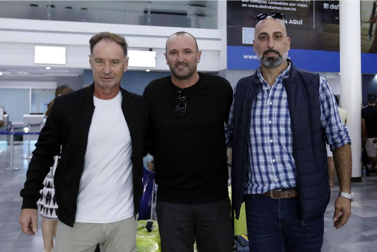 Carlos Gutiérrez (izq) y Marcelo Cataldo (der) son los nuevos acompañantes de Julio Rodríguez en el Real España.