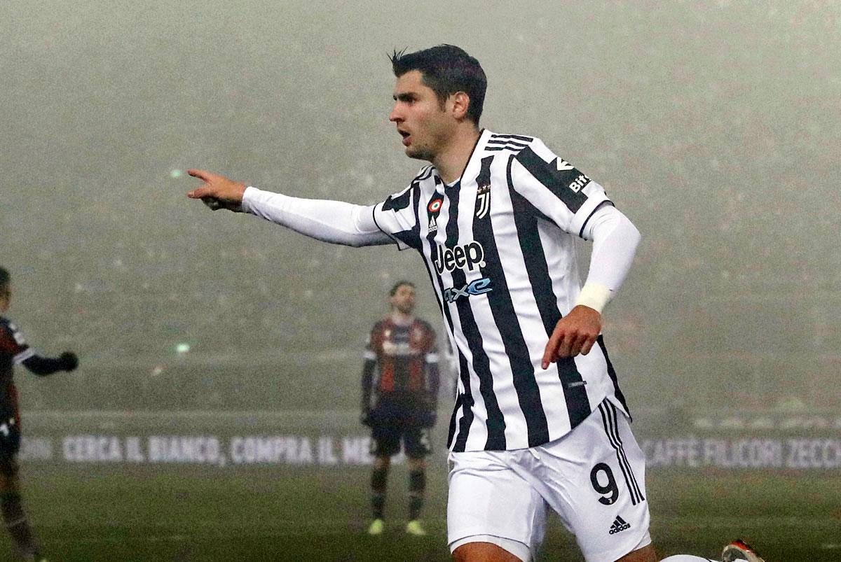 Álvaro Morata festeja su gol en Bolonia.