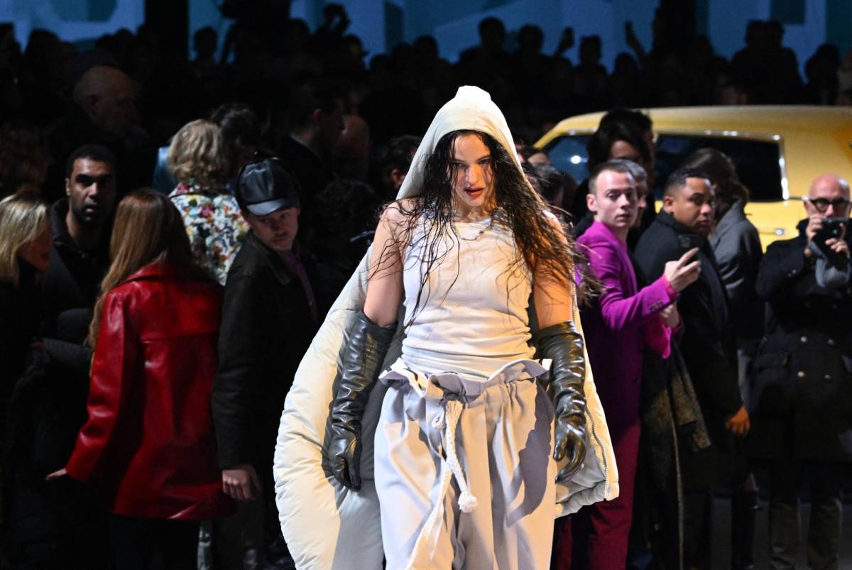 La cantante española Rosalía se presentó durante la colección Menswear Ready-to-wear Otoño-Invierno 2023-2024 para Louis Vuitton en la semana de la moda de París el 19 de enero de 2023.
