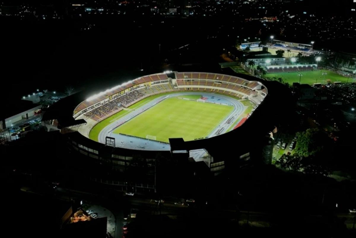 Así luce el estadio Romell Fernández.