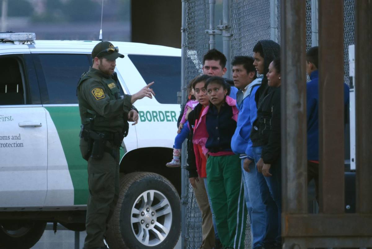 Arrestan a 802 migrantes en cuatro días en la frontera de Texas y México