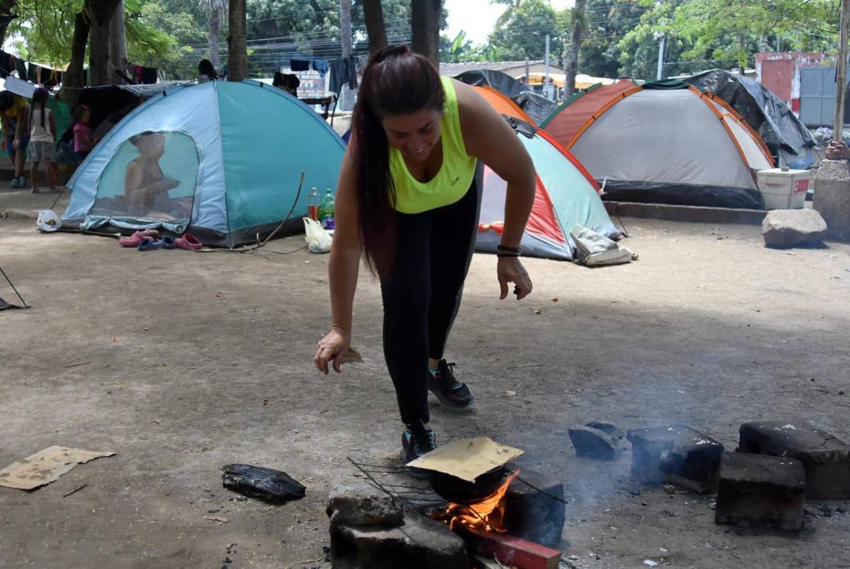 ¿Dónde duermen? La cruda realidad de migrantes que atraviesan Honduras