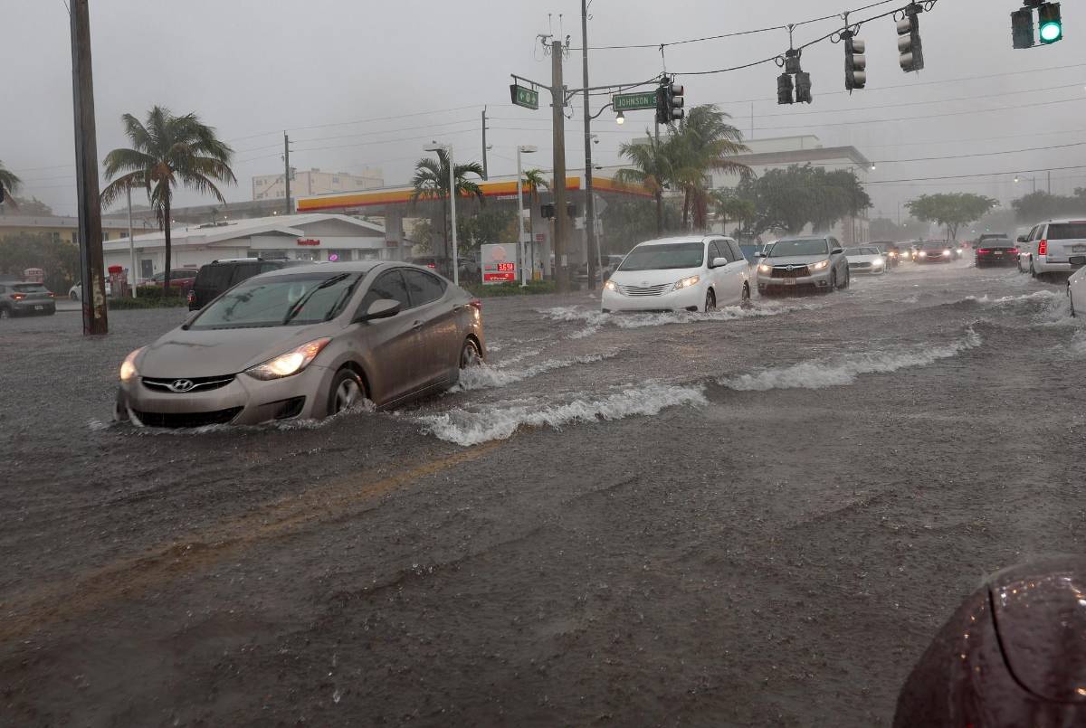 Aeropuerto del sur de Florida cierra por inundaciones