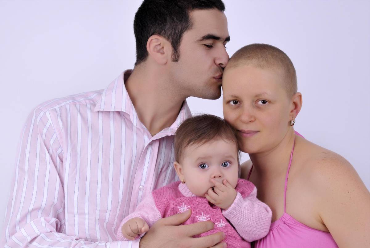 Se debe suspender la lactancia en el período de quimioterapias.