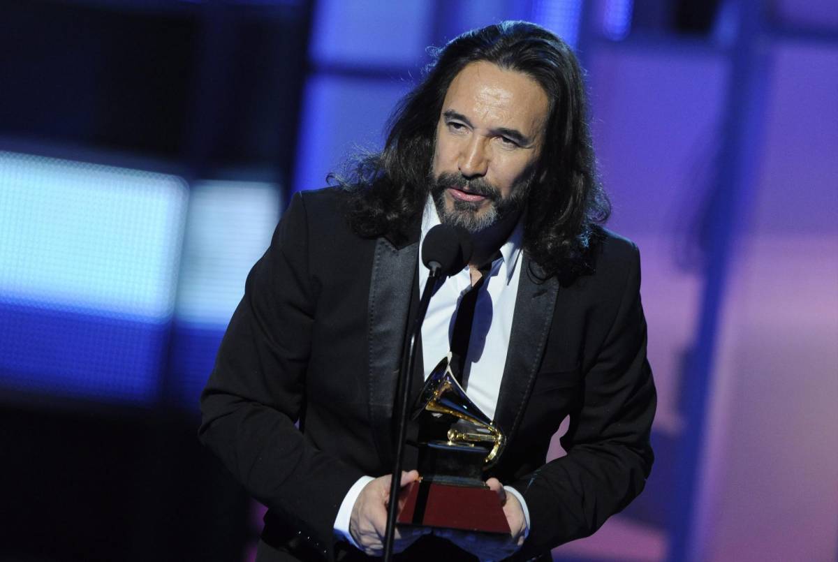 Marco Antonio Solís recibirá el premio Persona del Año en los Latin Grammy