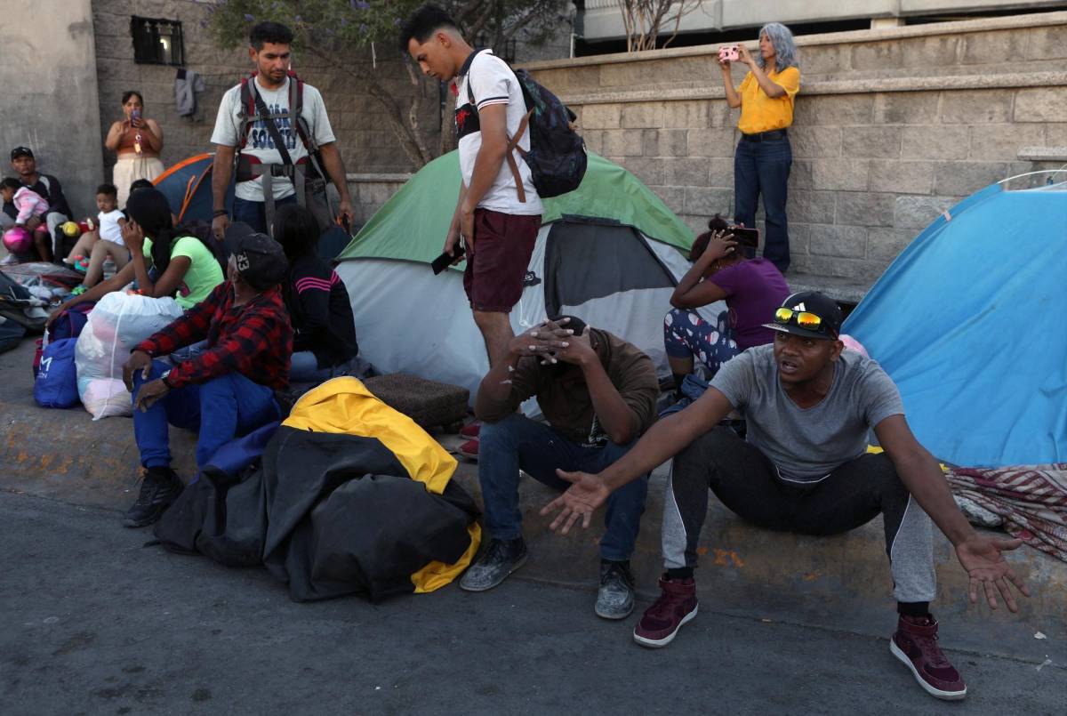 Migrantes protestan en Ciudad de México para exigir permisos de trabajo