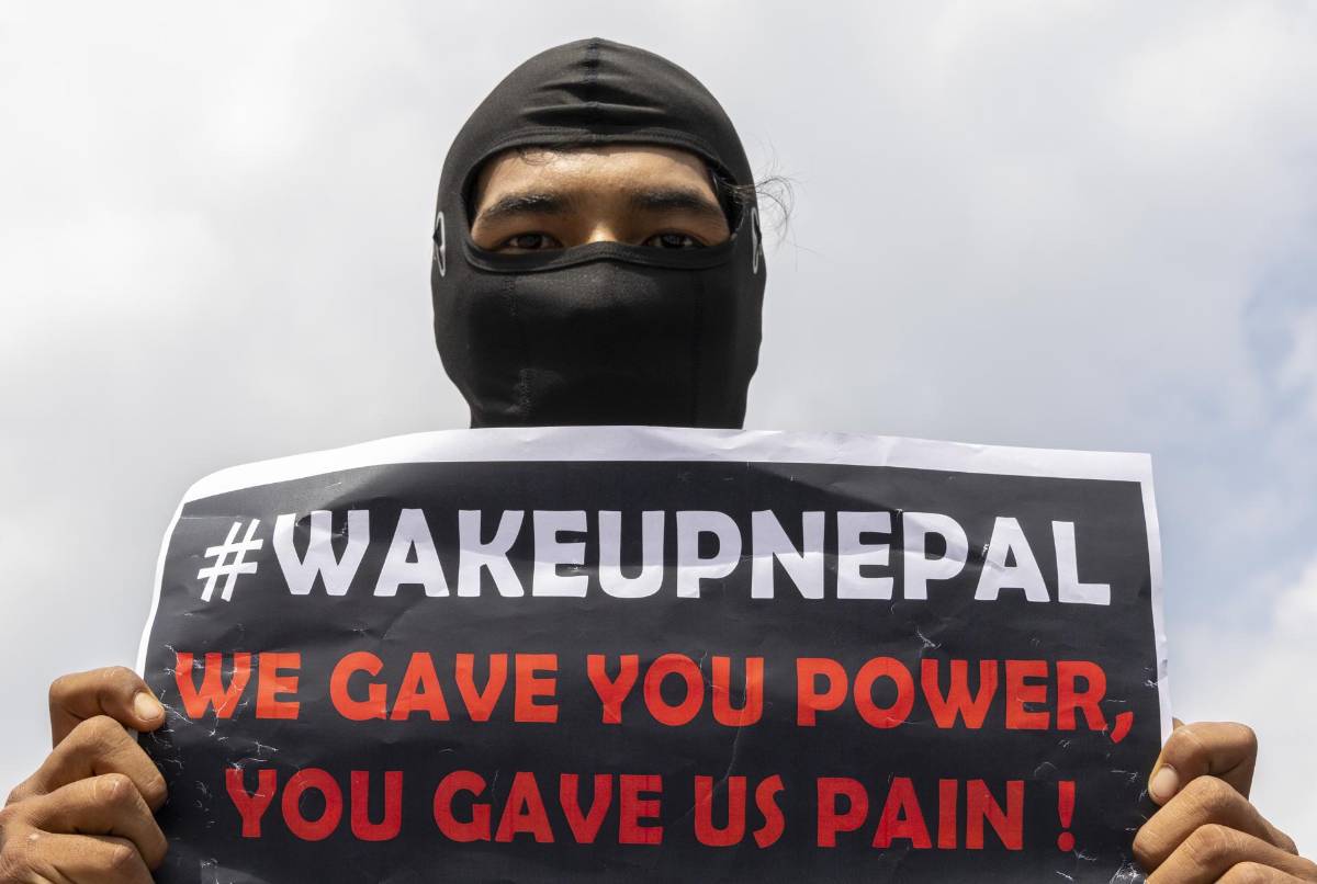 Caos en Nepal: Manifestantes queman el Parlamento tras prohibición de redes sociales