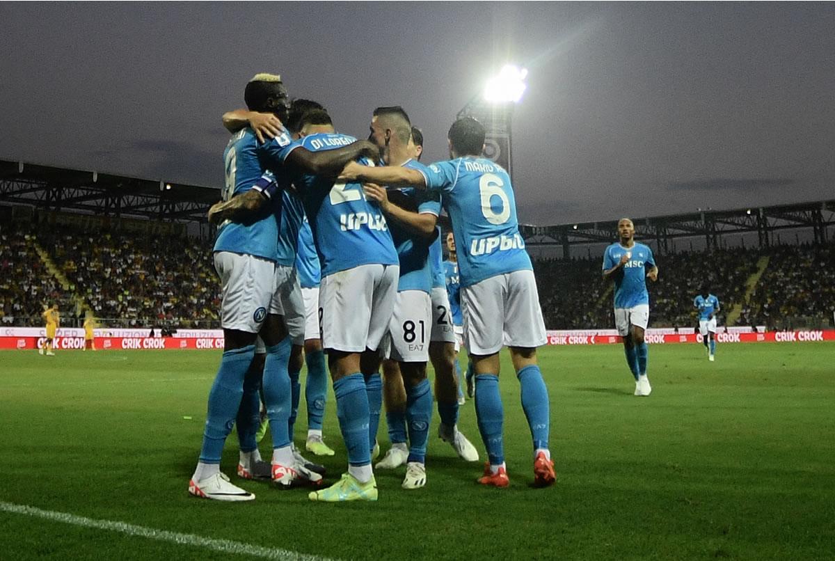 Los jugadores del Napoli celebrando el triunfo ante Frosinone.