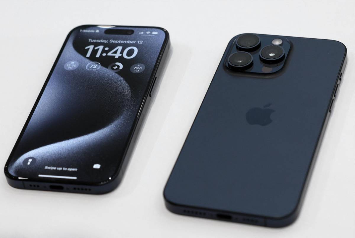 Los nuevos iPhone 15 Pro y iPhone 15 Pro Max se muestran durante un evento de Apple realizado esta mañana en Cupertino, California.