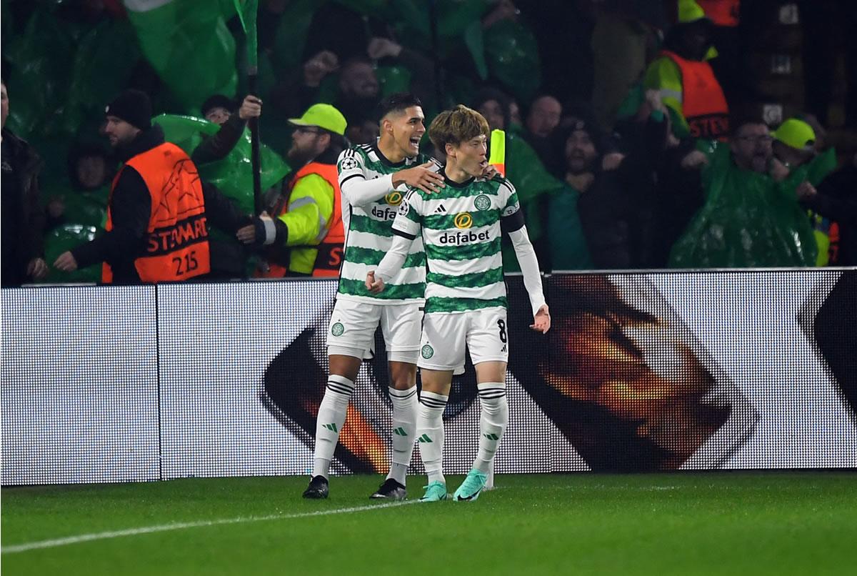 Luis Palma celebró el 1-0 con el japonés Kyōgo Furuhashi.