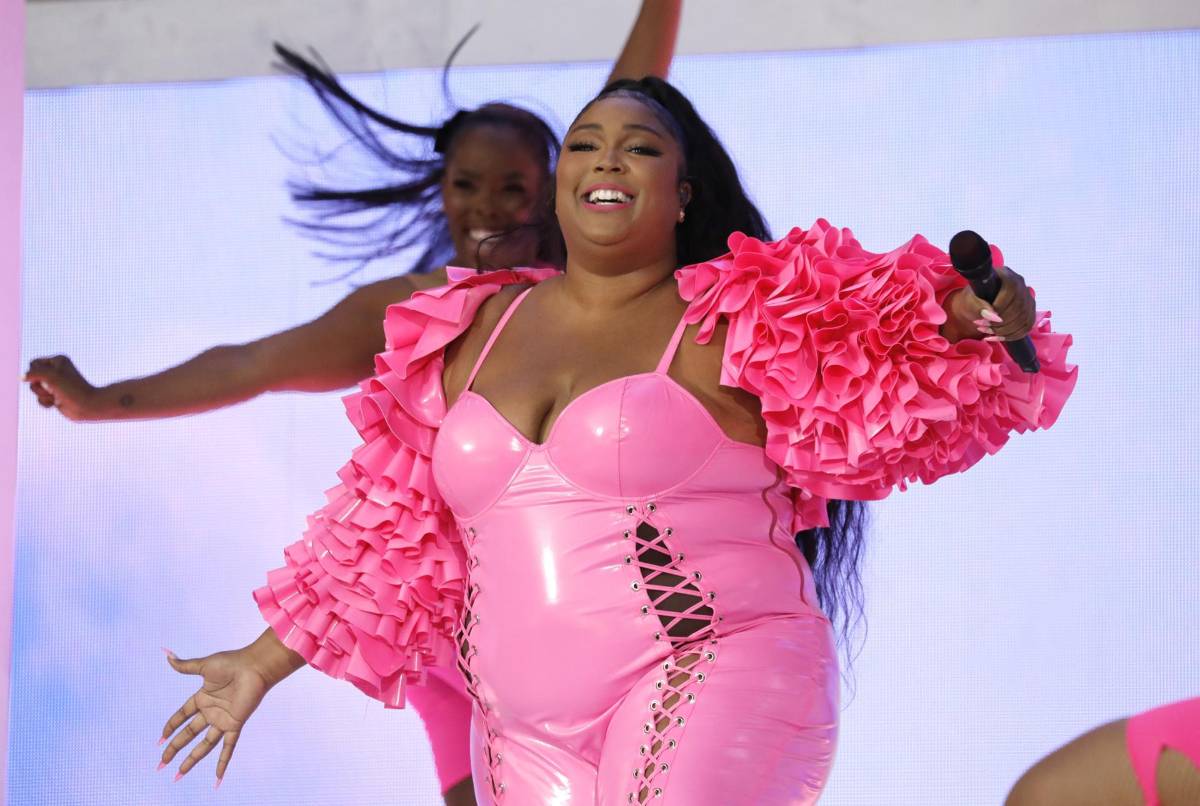 Lizzo pierde 220,000 fans tras acusaciones de acoso sexual