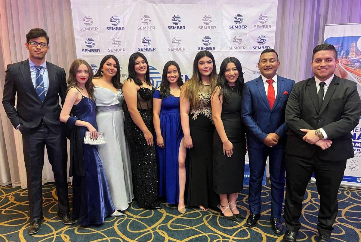 Jóvenes participan en jornada de diplomacia en El Salvador