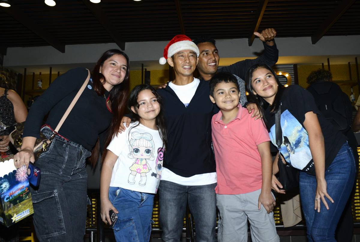 Hondureños disfrutan la premier de “Navidad Catracha 2”