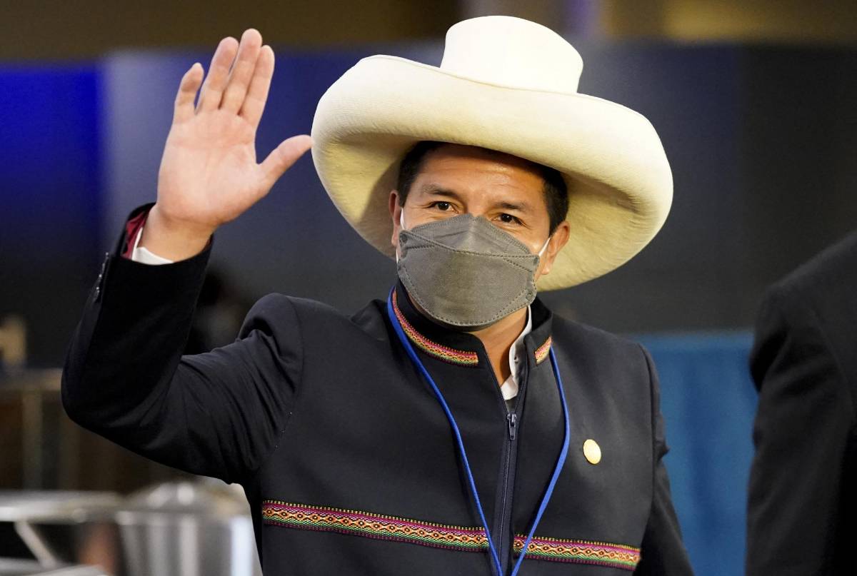 La oposición peruana busca abrir proceso de destitución a Castillo