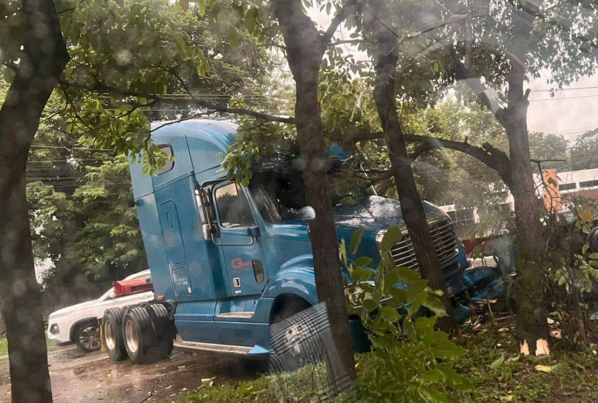 El accidente se produjo a unos 100 metros del antiguo peaje en la salida hacia Choloma.
