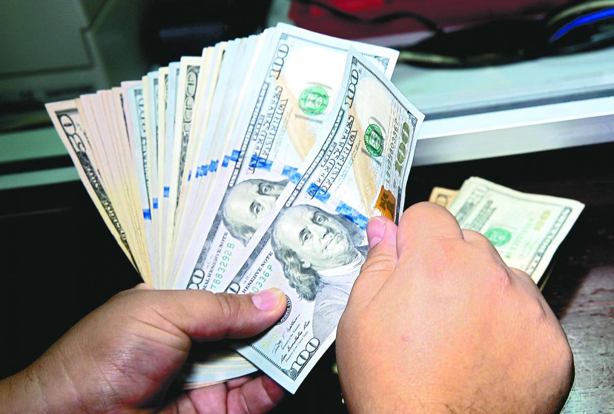 BCH retrocedió al quitar venta de dólares a la banca y casas de cambio