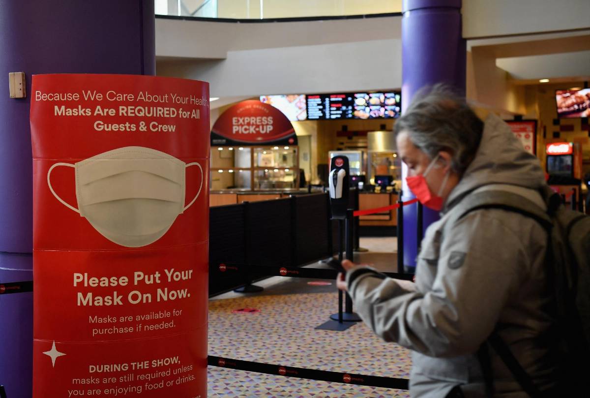 Nueva York le dice adiós al uso de mascarilla en lugares cerrados