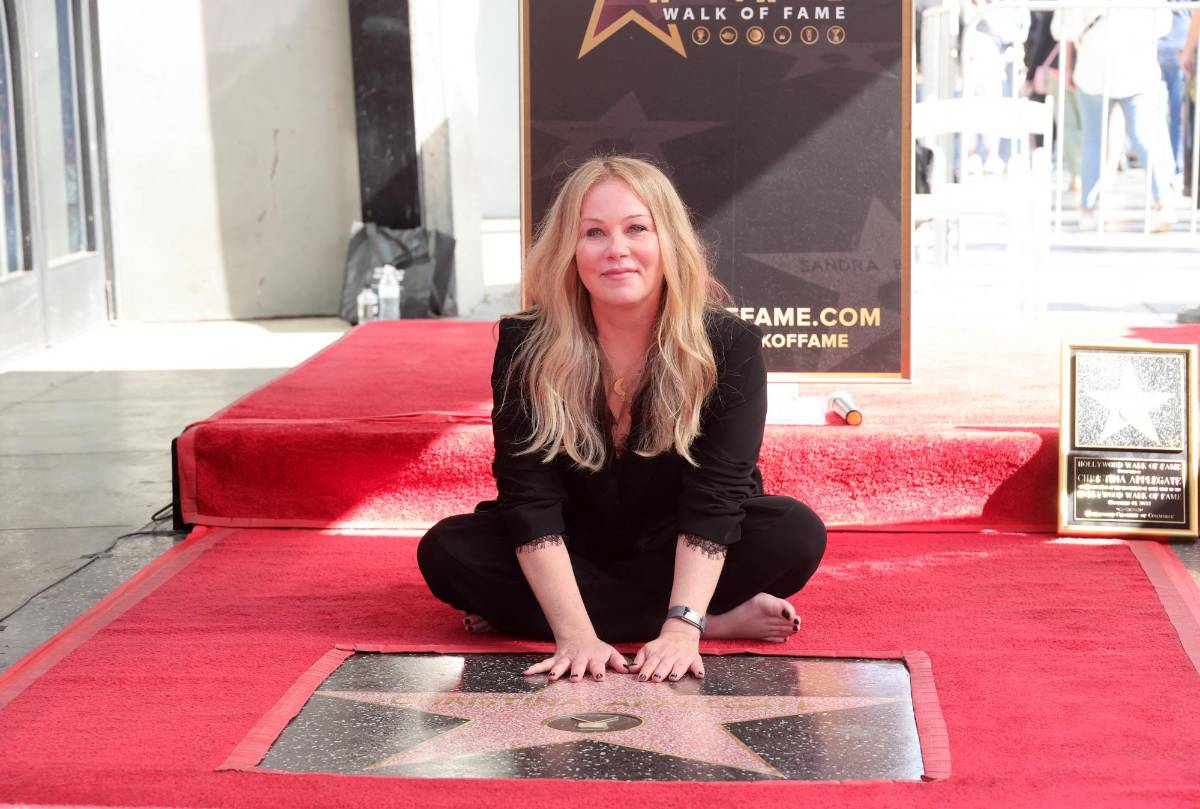 La actriz Christina Applegate recibe su estrella  en Hollywood