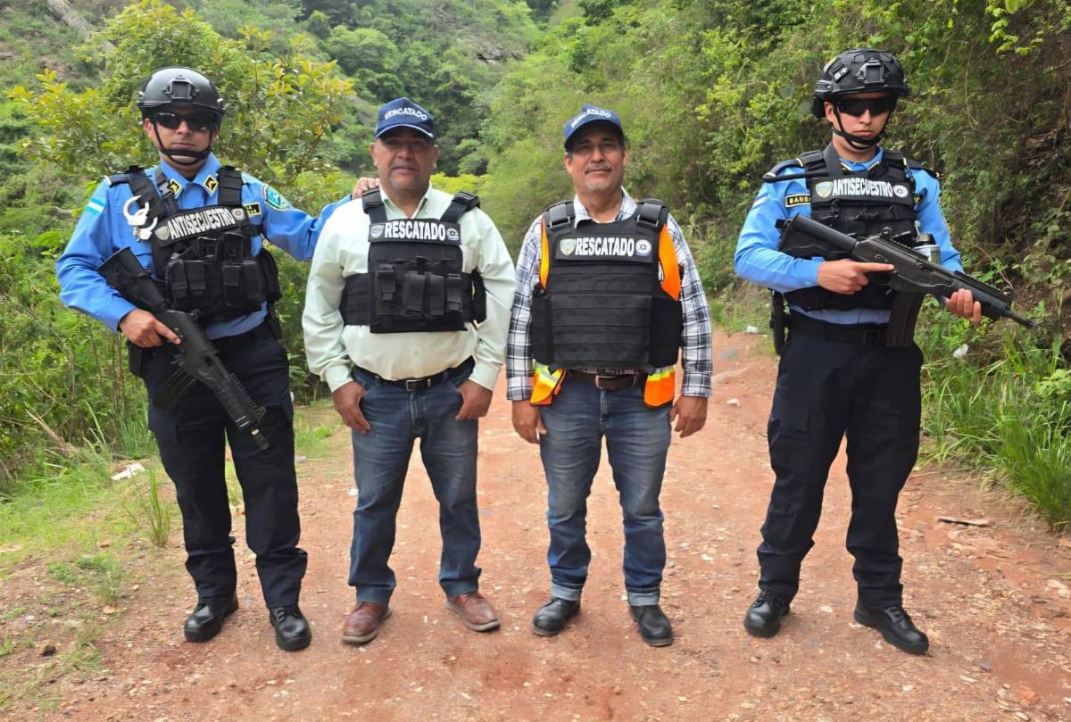 Citan a dos hombres para construir piscina y terminan secuestrados; policía los rescata