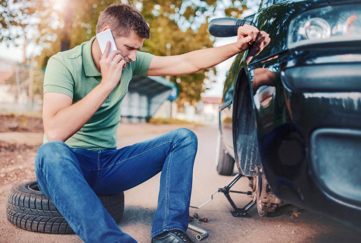 7 pasos fáciles para cambiar la llanta de tu carro