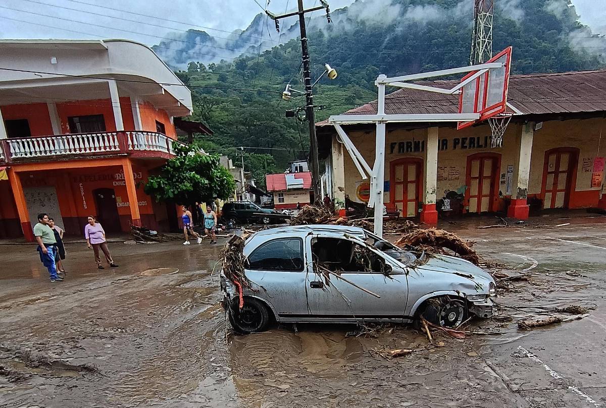 Más de 40 muertos por inundaciones y deslaves en México