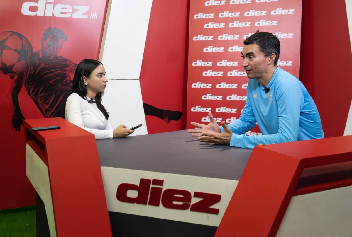 Mario Valladares con Marggie Vijil en la entrevista para Grupo OPSA.