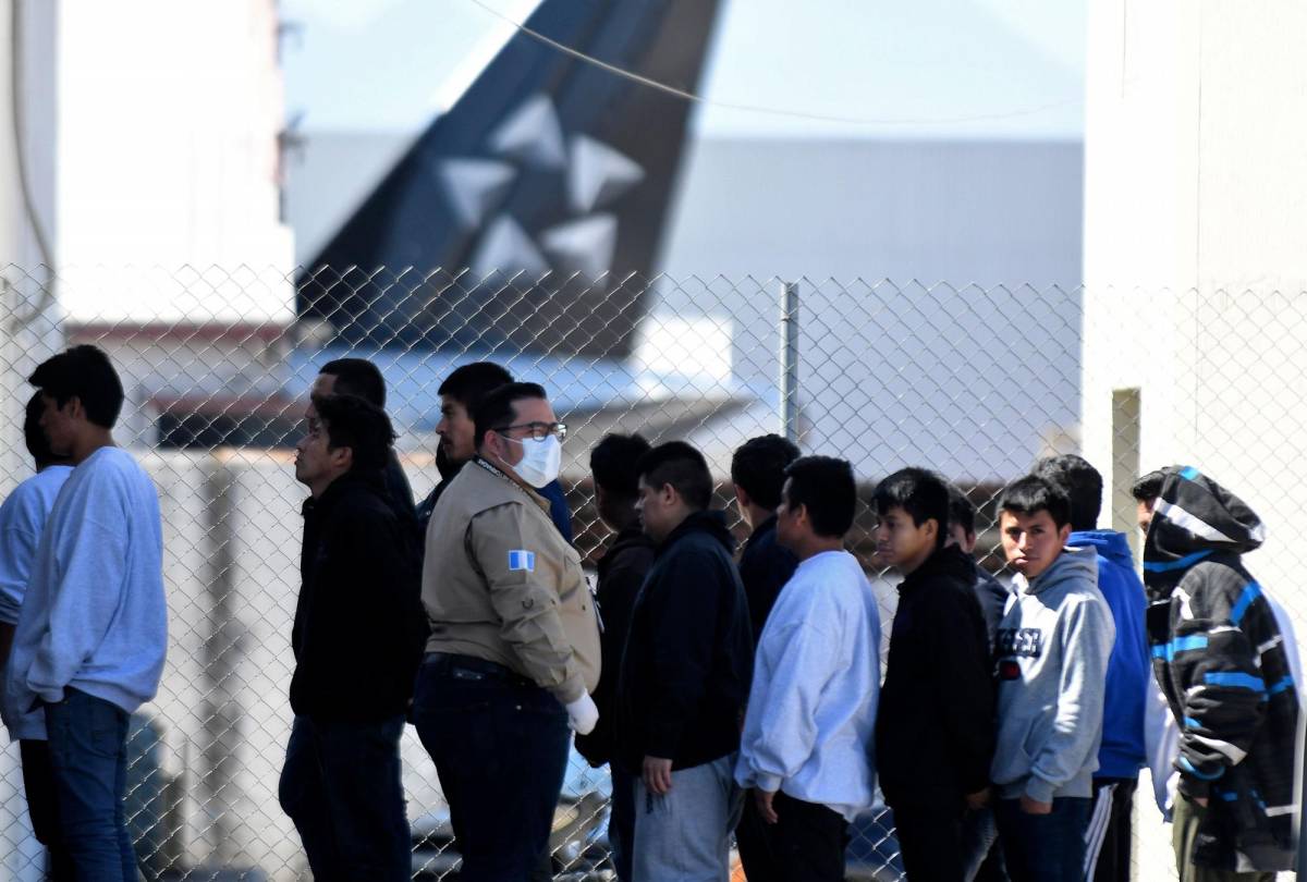 Deportación de migrantes a Honduras se dispara un 82.5 % entre enero y abril