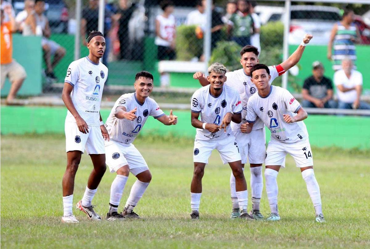 El festejo de los jugadores de Panteras por clasificar a la finalisima.