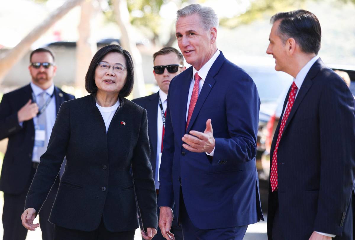 El presidente de la Cámara Baja de EEUU, Kevin McCarthy, se reunió con la presidenta de Taiwán, Tsai Ing-wen, en California.