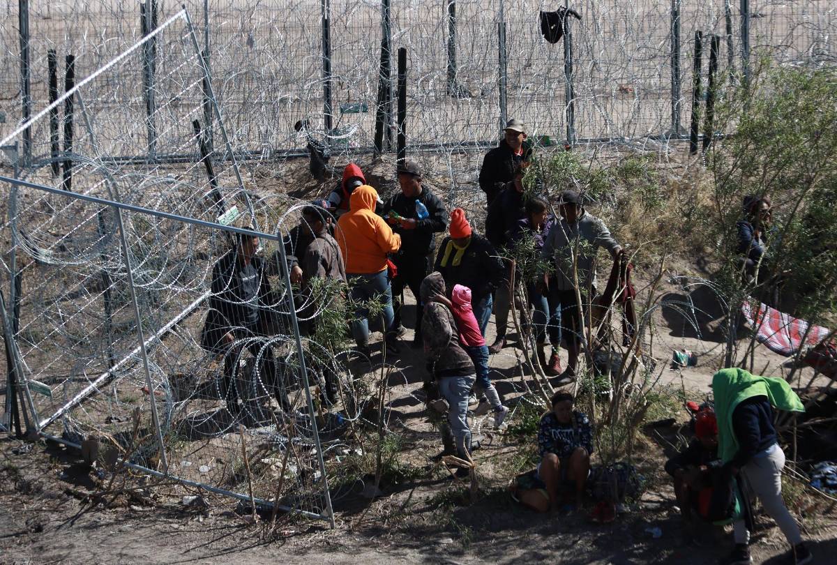 Duras críticas al Gobierno de México por dar 110 dólares a migrantes deportados