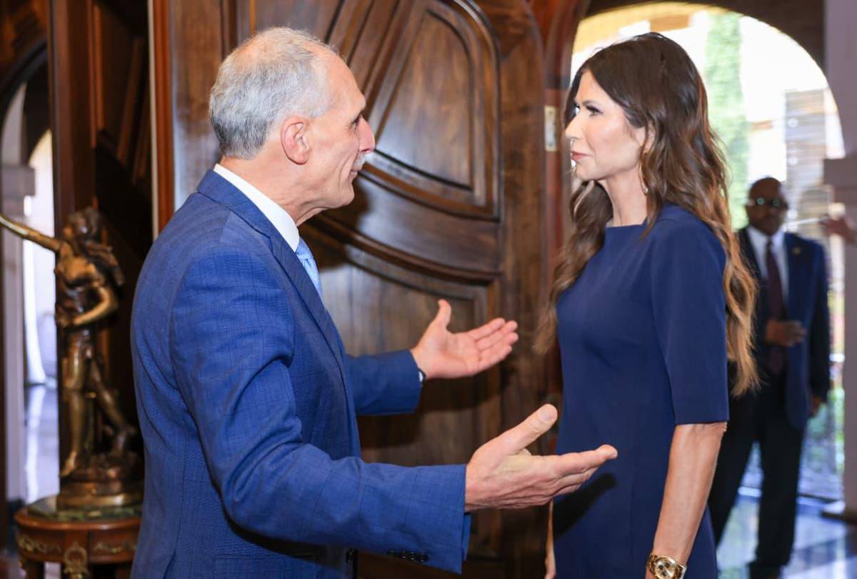 Así fue el encuentro de Nasry Asfura con Kristi Noem