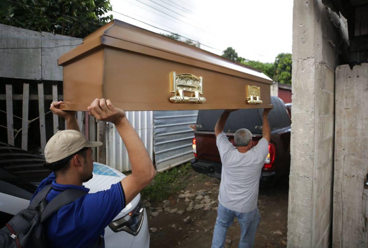 Dolorosas imágenes del velatorio de la presentadora Jenifer Rivas