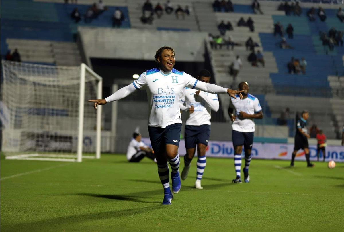 Carlos Pavón recordó sus mejores momentos con un hat-trick.