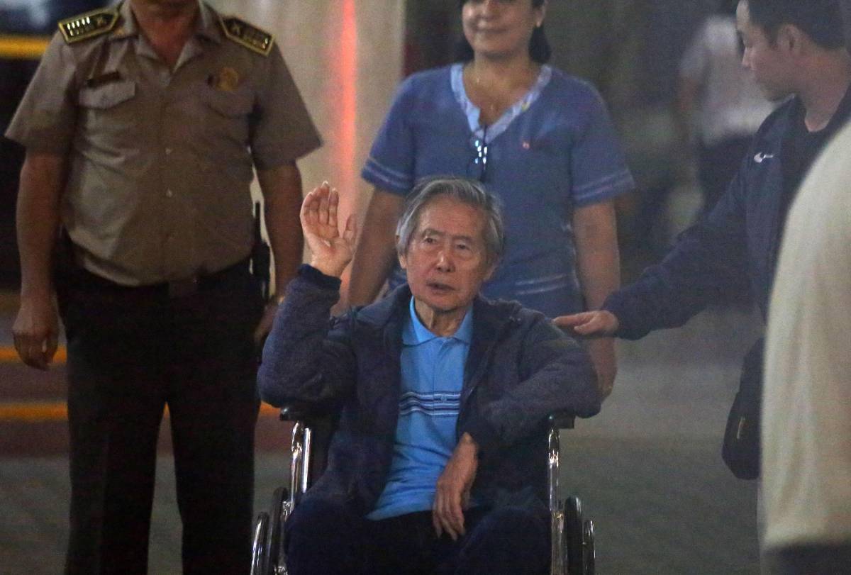 El expresidente peruano Alberto Fujimori “está luchando” por su vida, según su médico