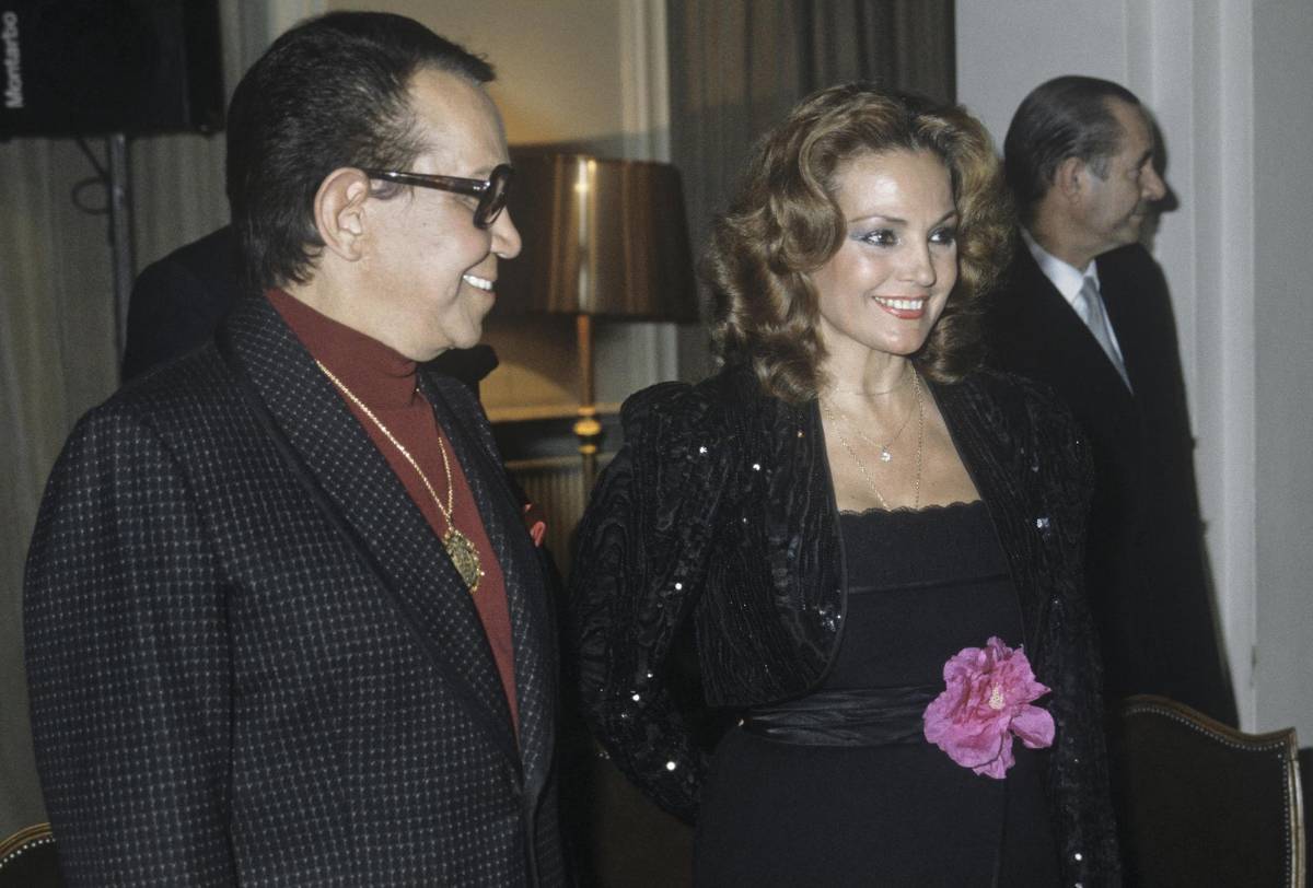 La actriz española Carmen Sevilla, que murió este martes en Madrid, junto al actor mexicano también fallecido Mario Moreno, Cantinflas.