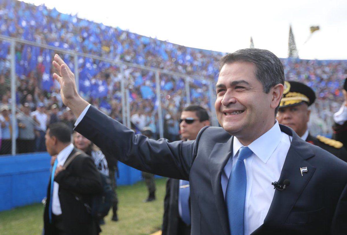 La primera fotografía de Juan Orlando Hernández en libertad