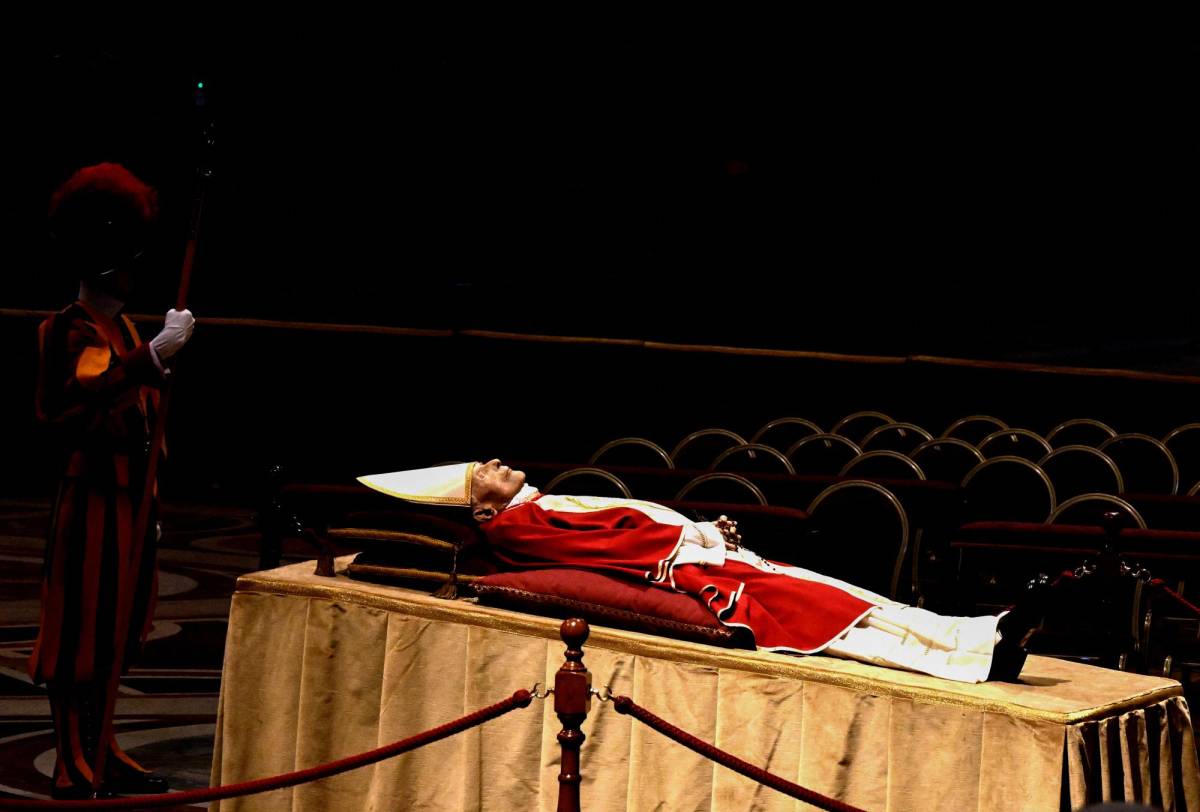 Los restos de Benedicto XVI serán sepultados en la cripta de San Pedro el jueves.