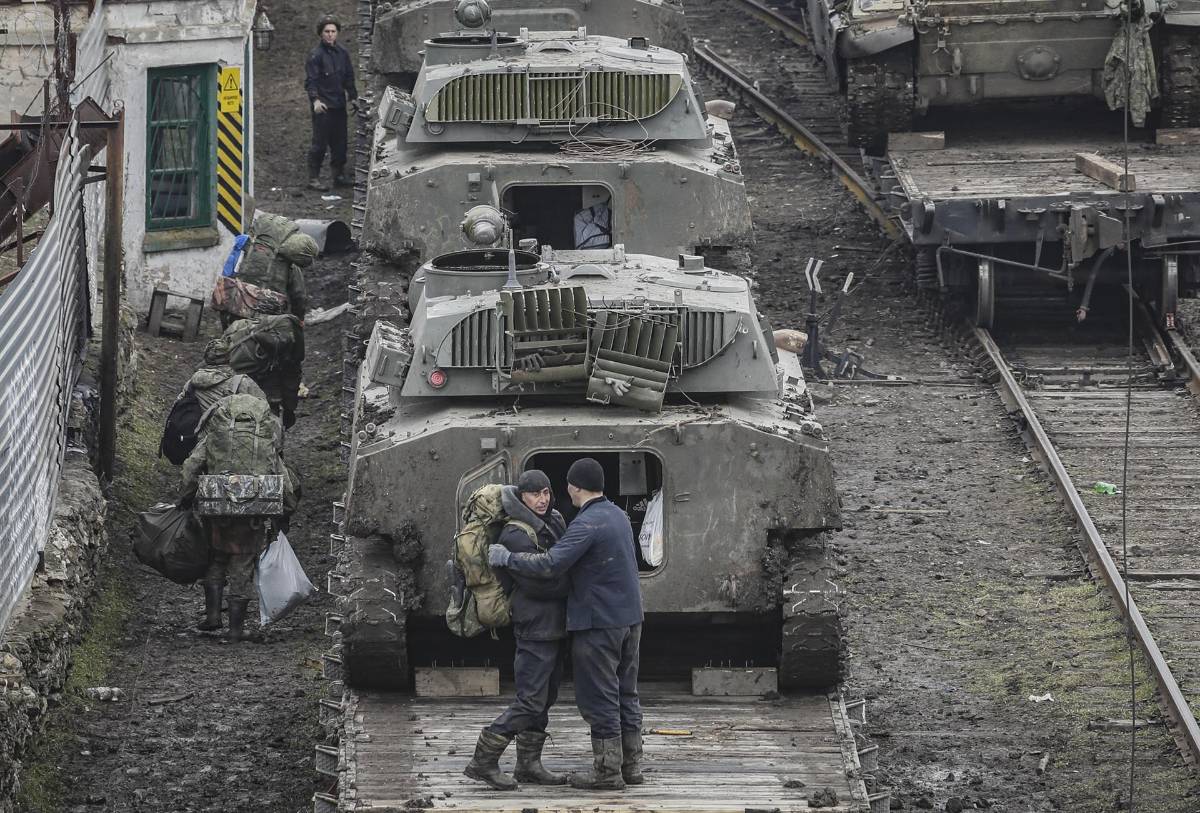 Rusia comienza a evacuar a su personal diplomático de Ucrania