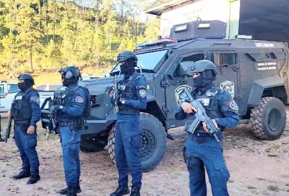 Policía en los allanamientos en Comayagua.